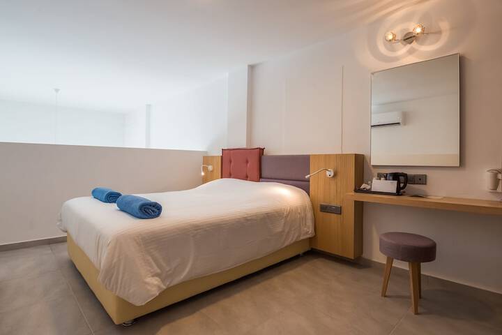 Room 5 of 44