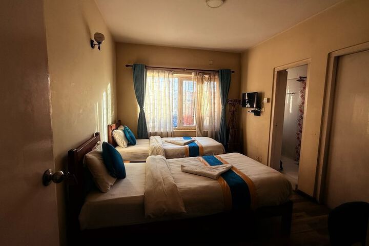 Room 2 of 8
