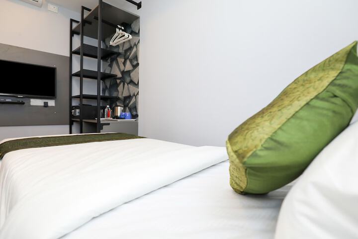 Room 6 of 37