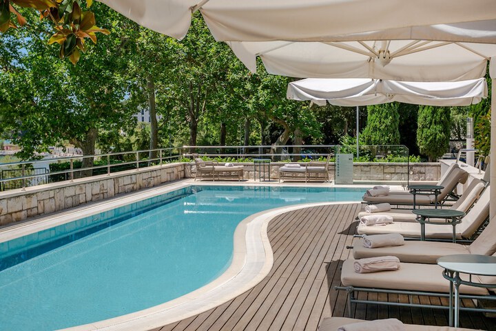 Pool 104 of 135