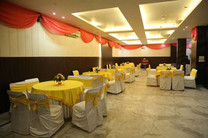 Ballroom/Hall 4 of 12
