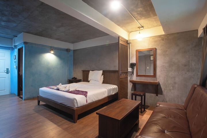Room 7 of 48