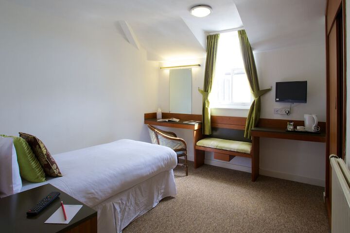 Room 8 of 22