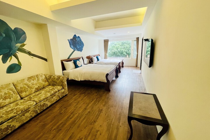 Room 7 of 24
