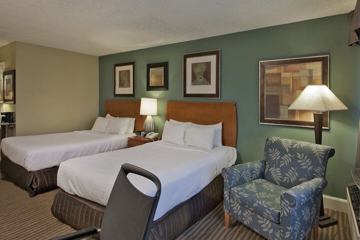 1 King Bed (4 of 8)
