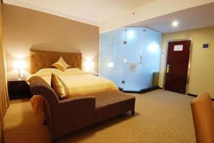 Room 7 of 15