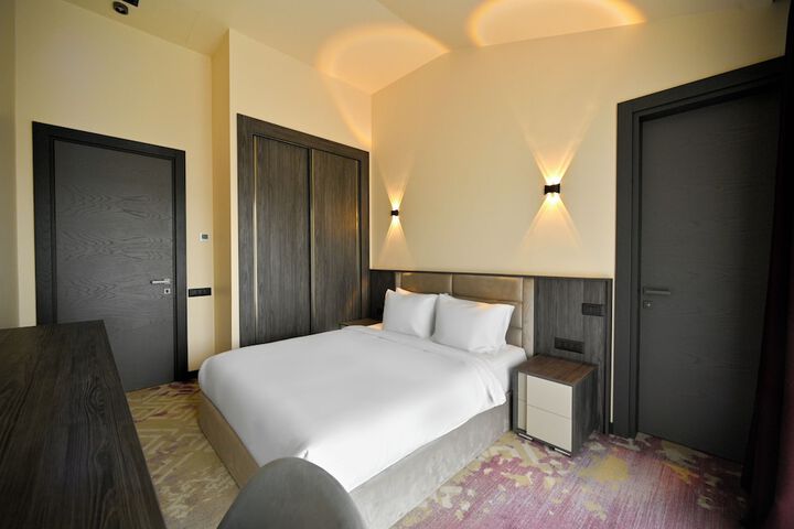 Room 33 of 86