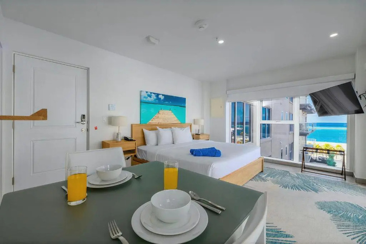 Photo of Upscale Studio City & Harbor Views Urban Oasis