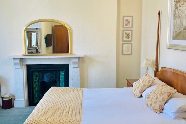 Room 6 of 49