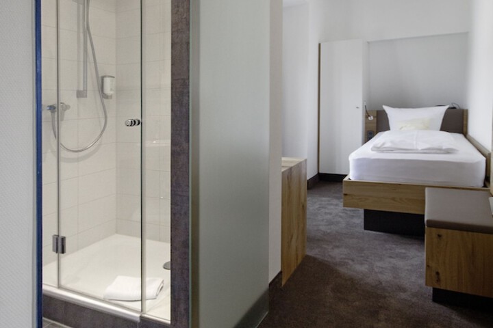 Room 15 of 34