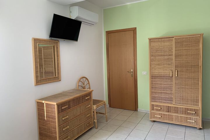 Room 4 of 26