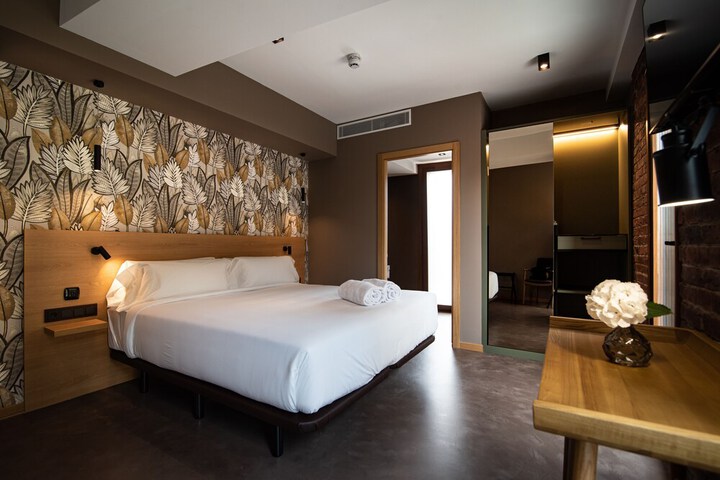 Room 13 of 35