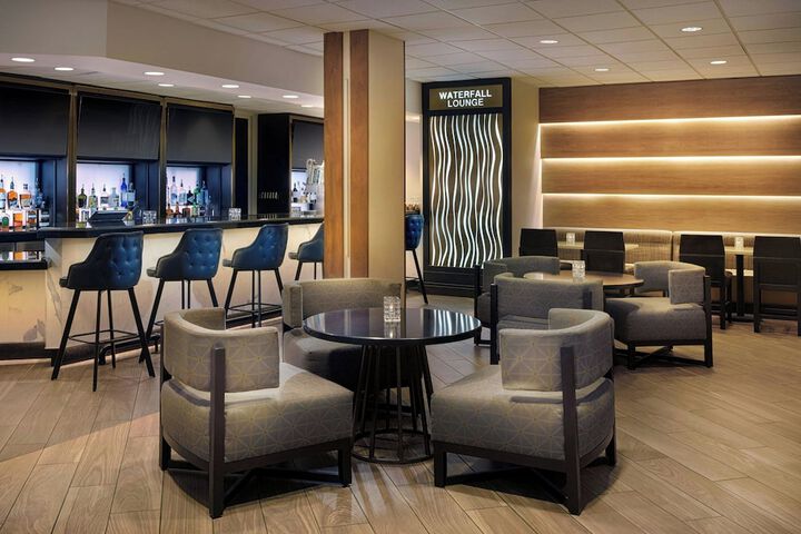 Lounge 49 of 60