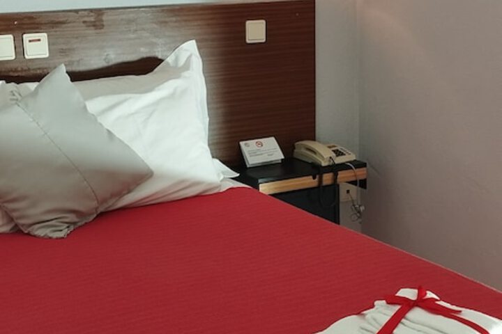 Room 14 of 82