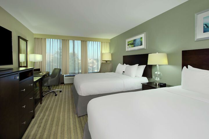 2 Queen Beds (4 of 8)
