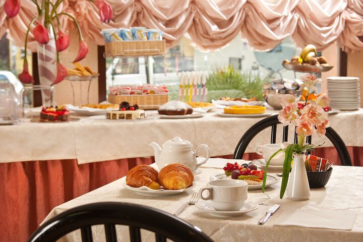 Breakfast/Coffee Service 34 of 55