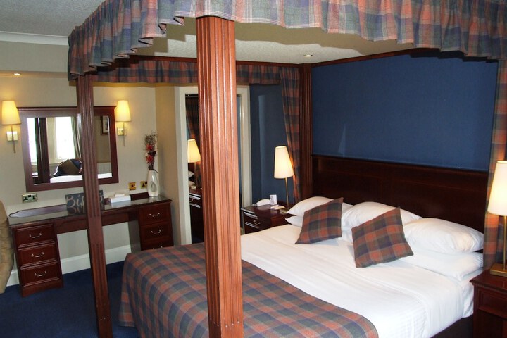 Room 16 of 116