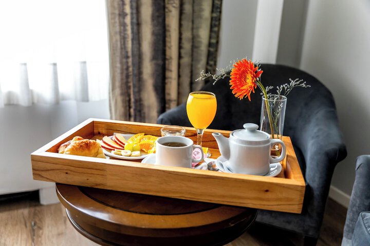 Breakfast/Coffee Service 74 of 96