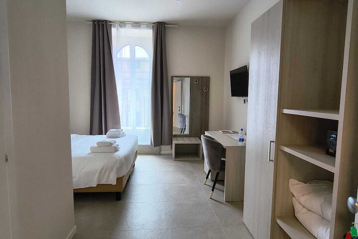 Room 11 of 18
