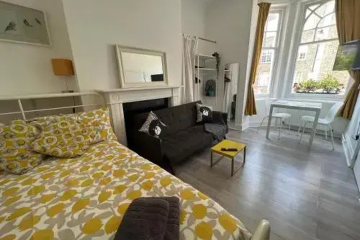 Room 8 of 20