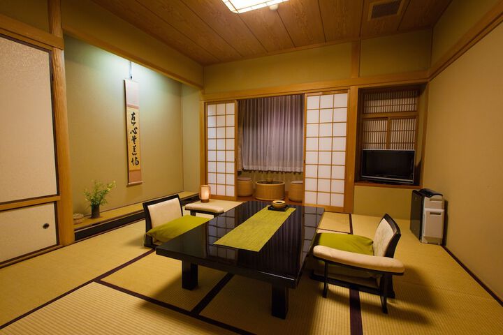 Room 3 of 44