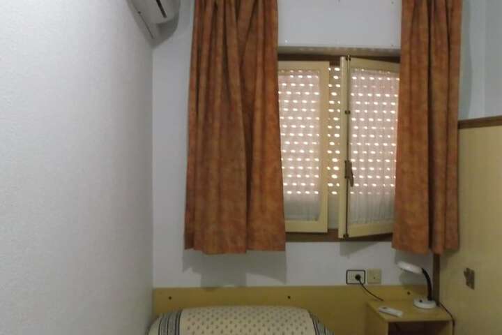 Room 11 of 31