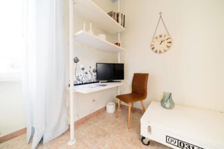 Room 10 of 16