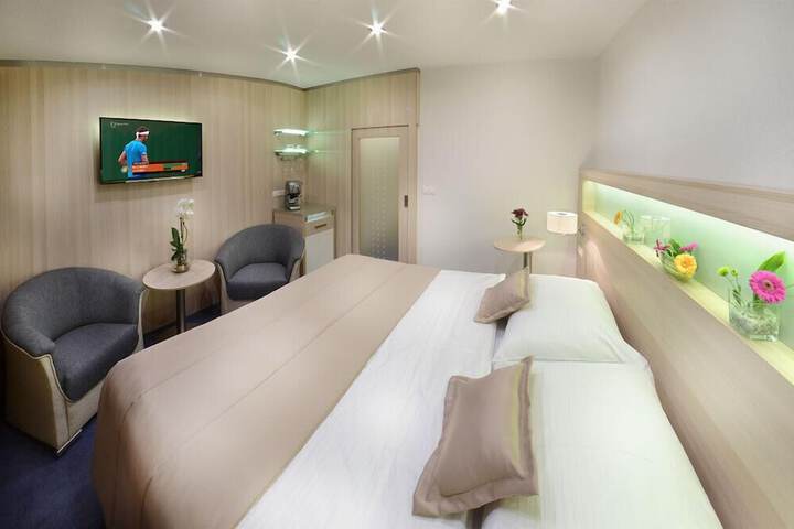 Room 2 of 42