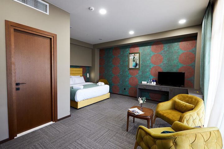 Room 3 of 40