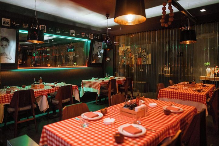 Dining 61 of 100