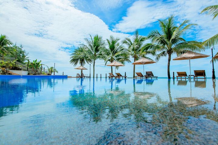 Pool Hotel