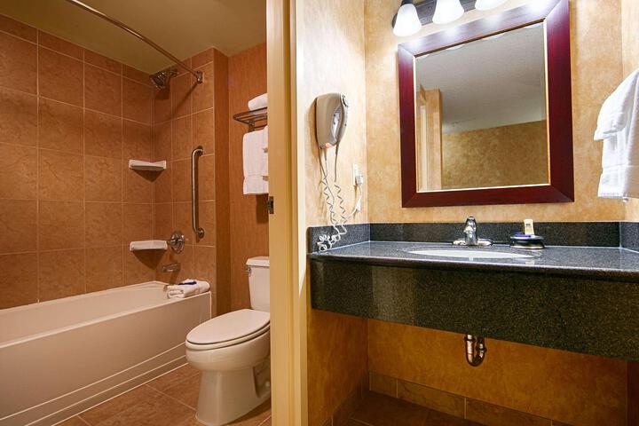 Suite 1 King Bed Jetted Tub High Speed Internet Accessible Microwave and Refrigerator Desk Full Breakfast (1 of 24)