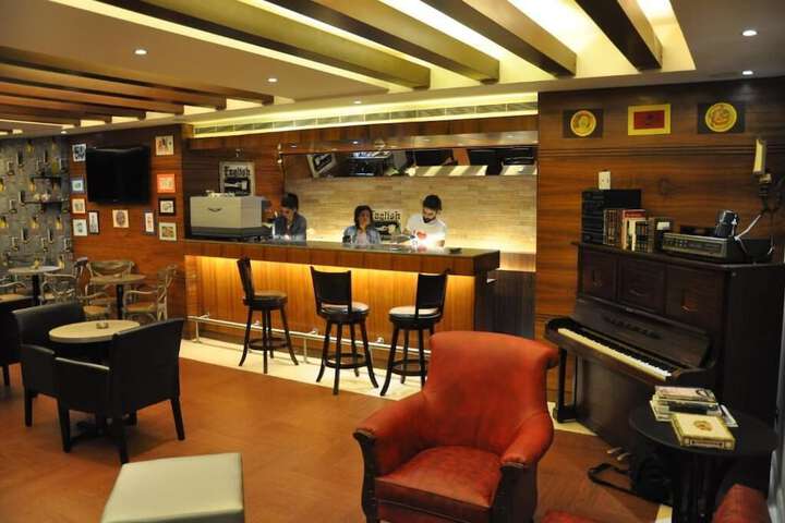 Lounge 49 of 54