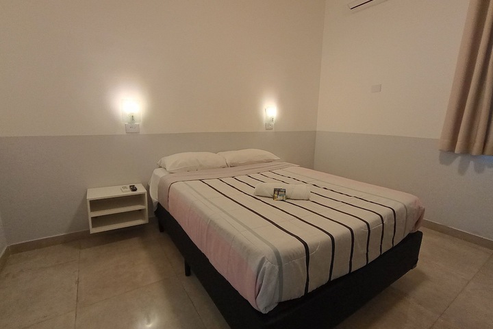 Room 12 of 118
