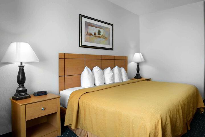 1 King Bed (1 of 24)