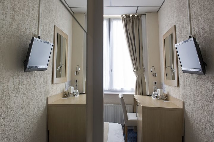 Room 12 of 70