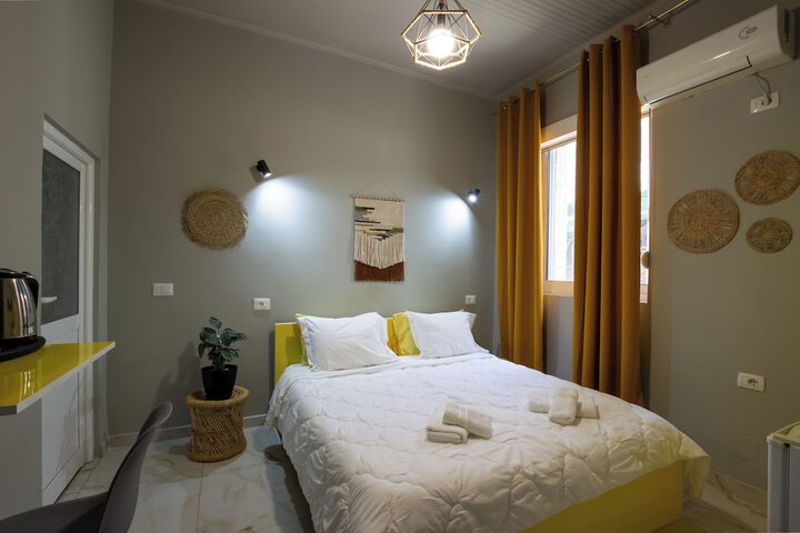 Room 52 of 90