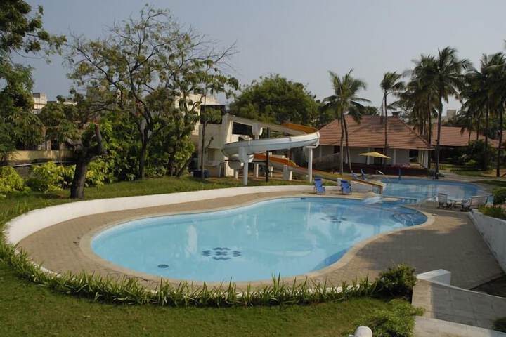 Hotel with Pool