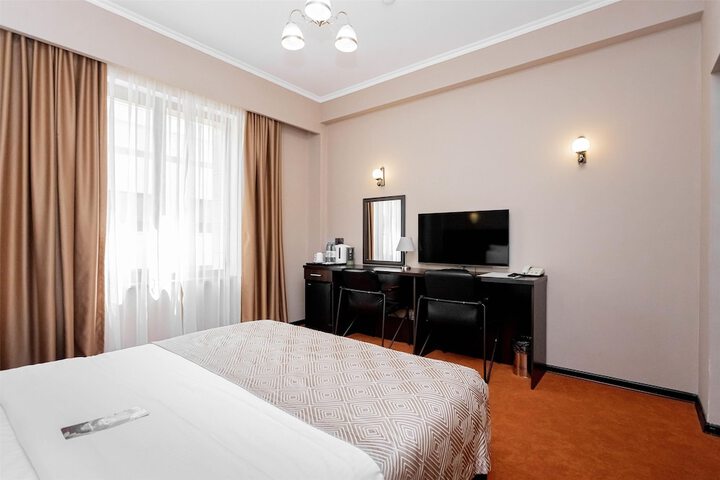 Room 53 of 148