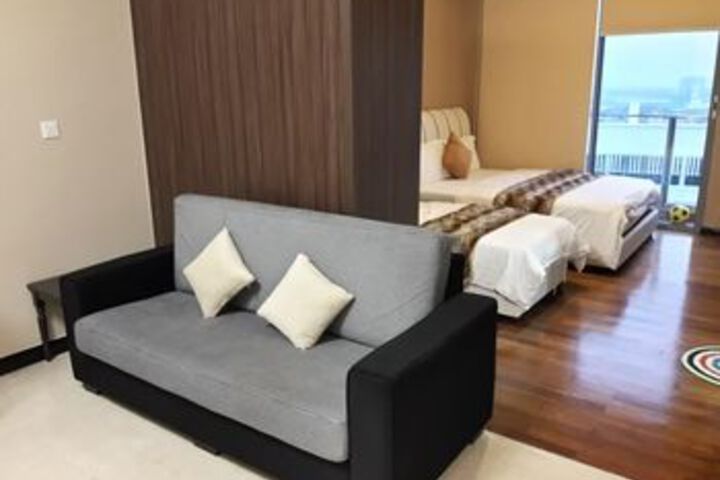 Room 8 of 22