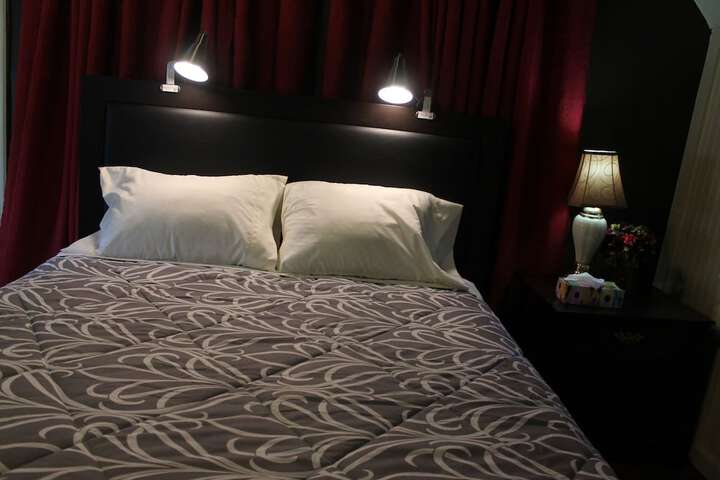 Room 7 of 100