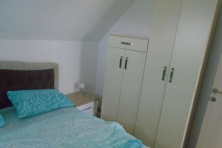 Room 9 of 12