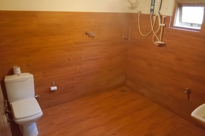 Room 13 of 33