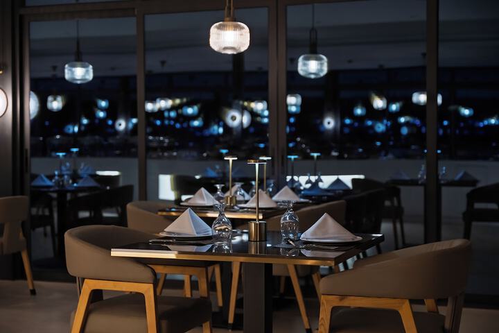 Dining 13 of 18