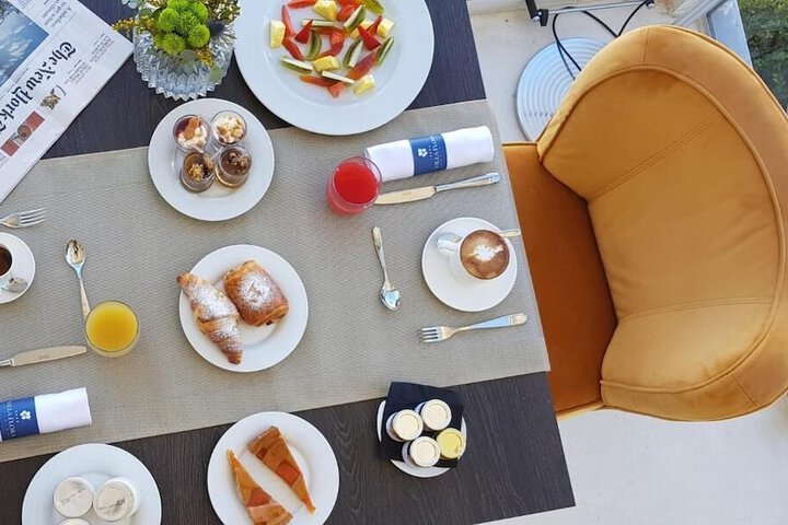 Breakfast/Coffee Service 25 of 35