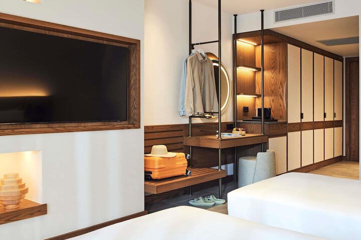 Room 25 of 162