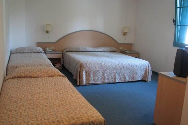 Room 2 of 37