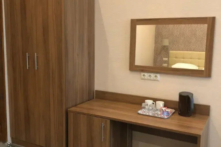 Room 8 of 18