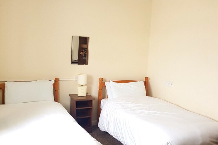 Room 5 of 6