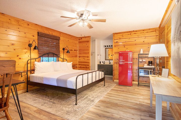 Clear Creek Lodge Handicap Accessible King Room (26 of 41)